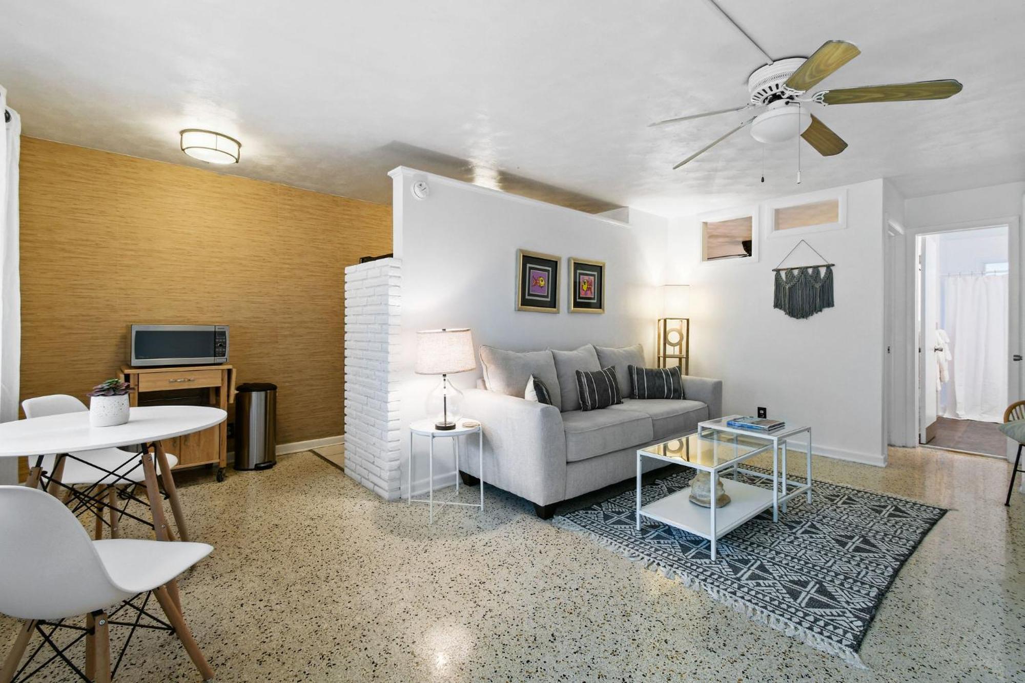 Sunshine Shores Boutique Apartments Палм-Біч-Шорс Екстер'єр фото